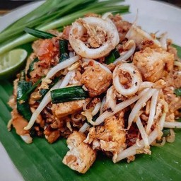 ผัดไทยปลาหมึก