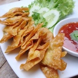 [อร่อยซ่ากับโค้ก] ชุดแผ่นเกี๊ยวทอด +  โค้ก ออริจินัล (ขวด)