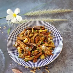 ปลาโอผัดพริกขี้หนู