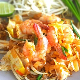 ผัดไทยกุ้งใหญ่