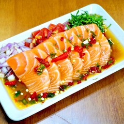 ยำแซ่บแซลมอนสด