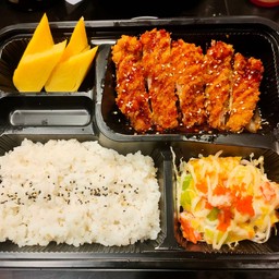 ข้าวเบนโต๊ะหมูทอดทงคัตสึซอสเทอริยากิ