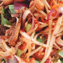 ยำมะม่วงปลากรอบ