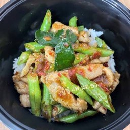 ผัดพริกแกง