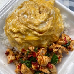 กะเพราไก่+ไข่ข้น1ใบราดข้าว