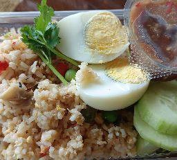 ข้าวผ้ดน้ำพริกกะปิ+ไข่ต้ม