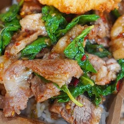 ข้าวกะเพราหมูชิ้น