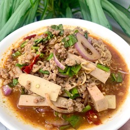 ยำมาม่าหมูสับ