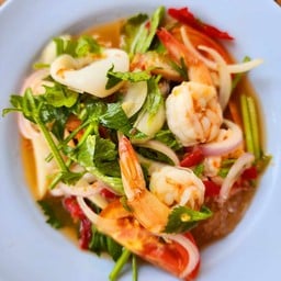 หอมต้มเตี๋ยว (เตี๋ยวน้ำซุปปลาหมึก)