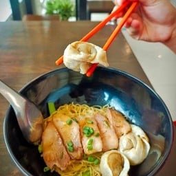 บะหมี่เกี้ยวปลา แห้ง หมูแดง-LM