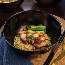 บะหมี่แห้งหมูกรอบ - LM