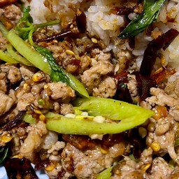 กะเพรา ต้มเลือดหมู ตามสั่ง เจ๊แมว กะเพราแซ่บ เจ๊แมว สายไหม