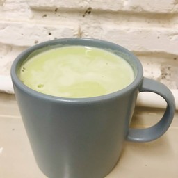 ชาเขียวนมสด (ร้อน)