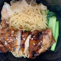 บะหมี่เกี้ยวกุ้งแห้ง ไก่อบซีอิ้วฮ่องกง