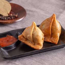 Chicken Samosa (กะหร่ีป๊ับไก)