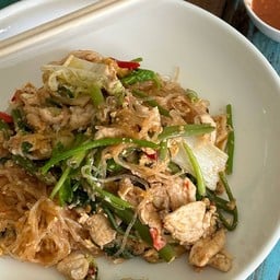 กระเพรา สุกี้ ผัดไทย ครัวเจริญกรุง ป่าตอง