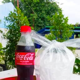 โค้ก300ml + น้ำแข็ง1ถุง