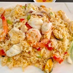 ข้าวผัดทะเลกุ้ง หมึก