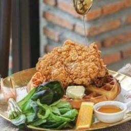WAFFLE - CHICKEN & MEPLE