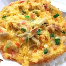 ข้าวไข่เจียวทรงเครื่อง ไก่