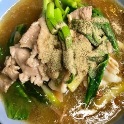 เส้นหมี่ ราดหน้าทะเล