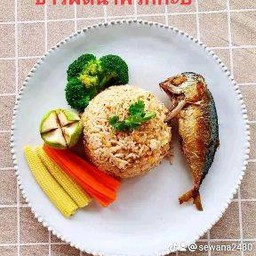 ข้าวผัดน้ำพริกกะปิปลาทูทอด