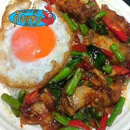 หมูกรอบผัดพริกเผาใส่ถั่วฝักยาว