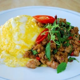 ข้าวไข่ข้น+กระเพราหมูสับคั่วพริกแห้ง