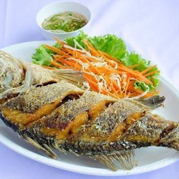 ปลาทอดกระเทียมพริกไทย