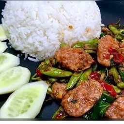 กระเพราแหนม ใข่ดาว
