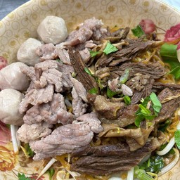 ก๋วยเตี๋ยวเนื้อรวม พิเศษ