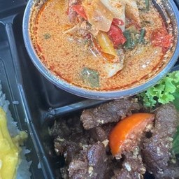 ข้าวต้มยำทะเล + เนื้อทอดกระเทียม