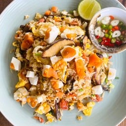 ข้าวผัดกุ้งแห้งเห็ดหอมไข่เค็ม