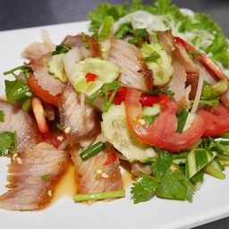 ข้าวยำคอหมูย่าง