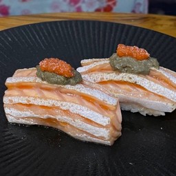 ข้าวปั้นท้องแซลมอลย่างมันปู