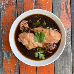 น่องไก่พะโล้ เป็นกับ (มี2น่อง)