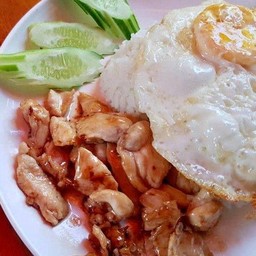 ข้าวหมูกระเทียม/ข้าวไก่กระเทียม
