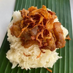 ข้าวเหนียวหมูสามชั้นทอดน้ำปลา