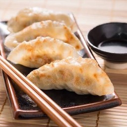 เกี๊ยวซ่าไก่ ( 5 ชิ้น )