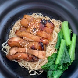 บะหมี่แห้งไก่อบซีอิ้วฮ่องกง LM