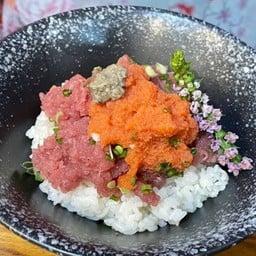 ข้าวหน้าทูน่าสับไข่ปลาคอต มันปู