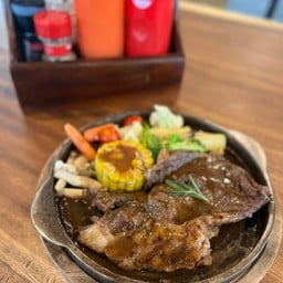 สเต็กหมูพริกไทยดำ