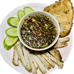 ข้าวหมูย่างคลุกฝุ่น แมวอ้วน