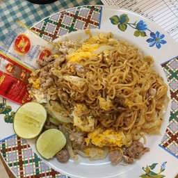 มาม่าผัดไข่