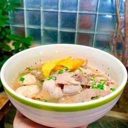 ก๋วยเตี๋ยวต้มยำ รวมหมูเครื่องใน