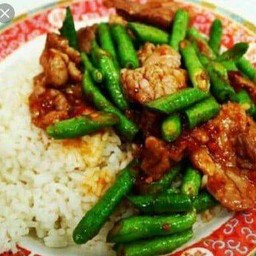 ข้าวราดพริกแกงหมู