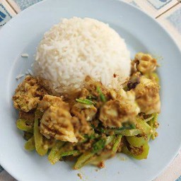 ปลาหมึกผัดผงกระหรี่