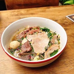 ก๋วยเตี๋ยวต้มยำเครื่องใน