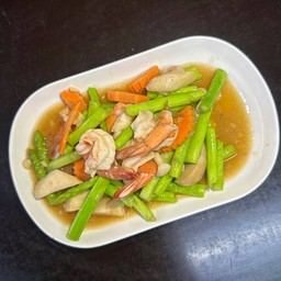 ผัดหน่อไม้ฝรั่ง
