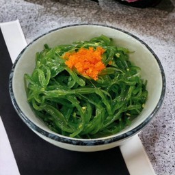 ยำสาหร่ายโรยไข่กุ้ง ขนาด 60 กรัม